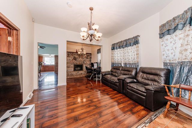 932 S Layton BOULEVARD, Milwaukee, WI 53215