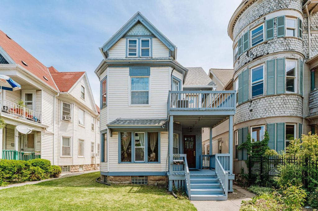 932 S Layton BOULEVARD, Milwaukee, WI 53215