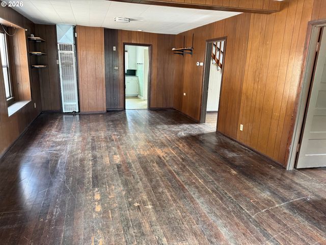 242 S 16TH St, St Helens, OR 97051