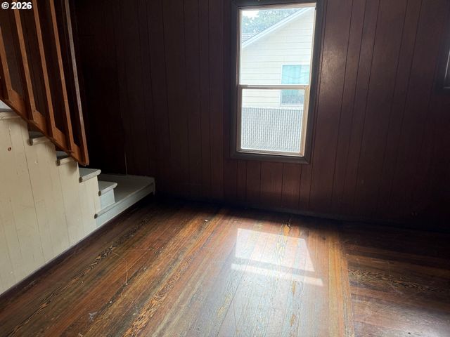 242 S 16TH St, St Helens, OR 97051