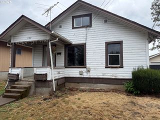 242 S 16TH St, St Helens, OR 97051