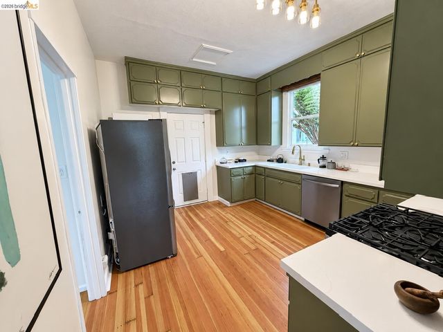 1324 Burnett, Berkeley, CA 94702