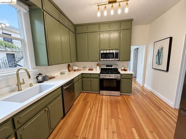 1324 Burnett, Berkeley, CA 94702