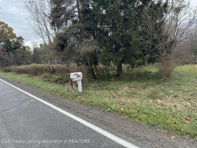 1463 N Onondaga Road, Holt, MI 48842