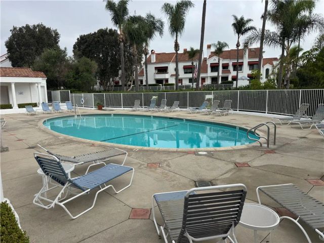 7532 Seaspring 201, Huntington Beach, CA 92648