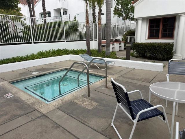 7532 Seaspring 201, Huntington Beach, CA 92648