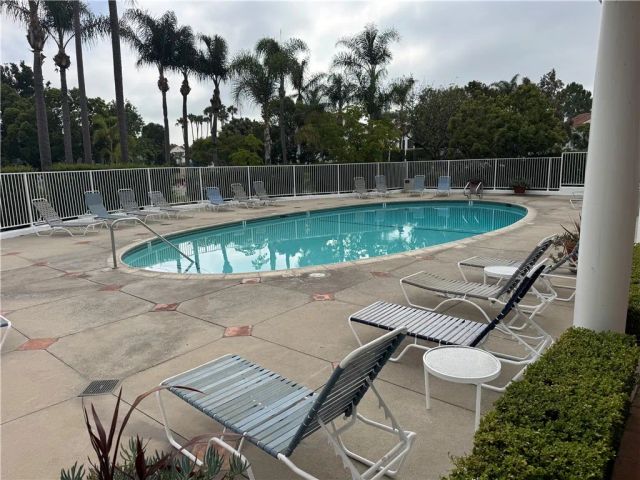 7532 Seaspring 201, Huntington Beach, CA 92648