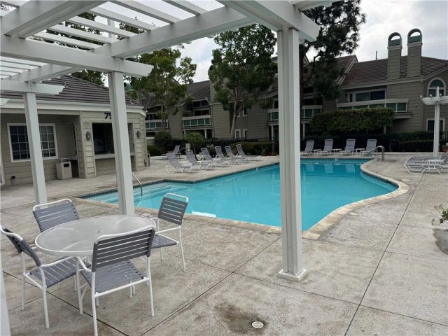 7532 Seaspring 201, Huntington Beach, CA 92648