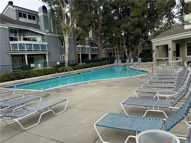 7532 Seaspring 201, Huntington Beach, CA 92648