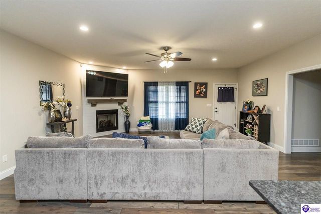 234 Royal Birkdale Court, Vine Grove, KY 41075