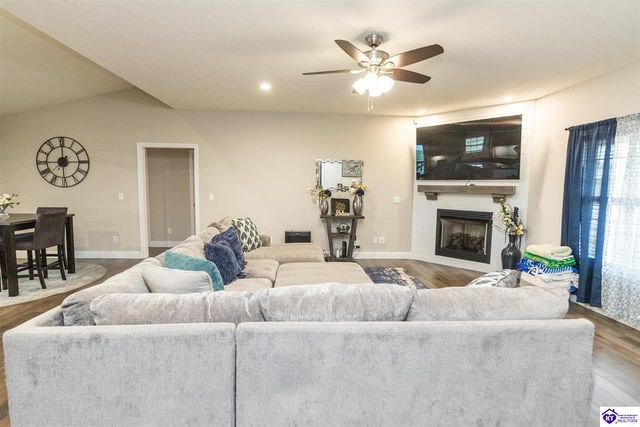 234 Royal Birkdale Court, Vine Grove, KY 41075