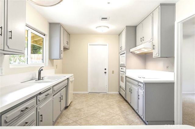 2145 Fairview Avenue, Riverside, CA 92506