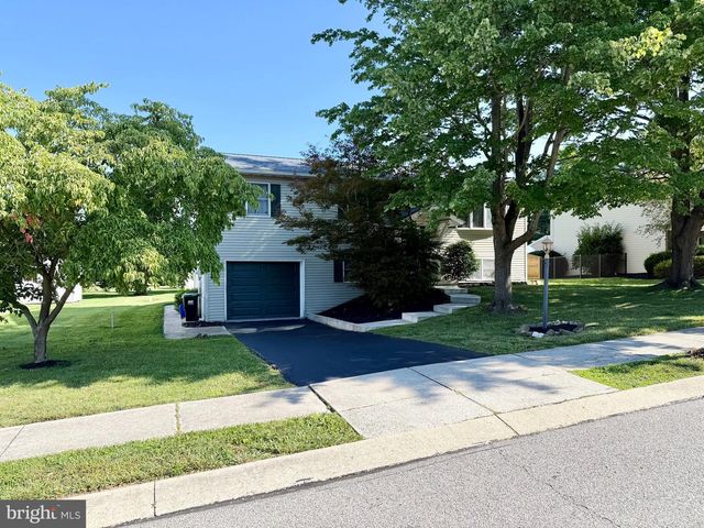 115 LION DR, Hanover, PA 17331