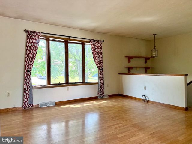 115 LION DR, Hanover, PA 17331