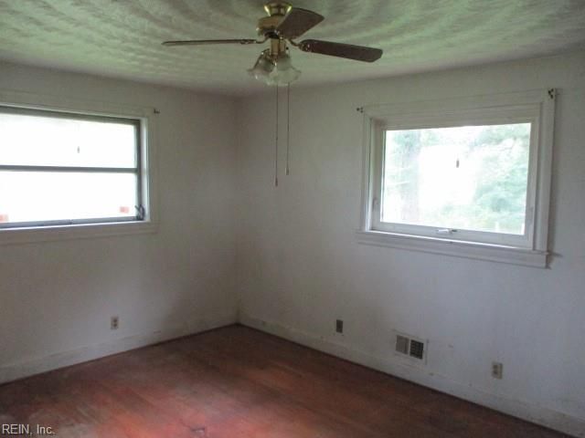 4052 Sunkist RD, Chesapeake, VA 23321