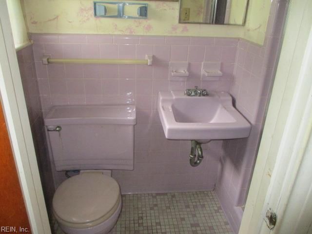 4052 Sunkist RD, Chesapeake, VA 23321