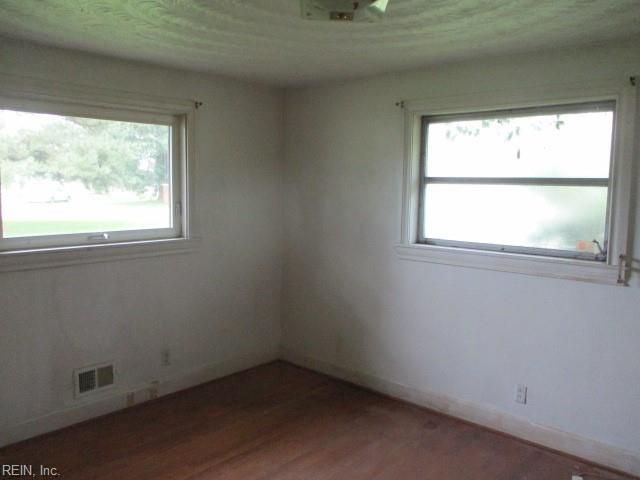 4052 Sunkist RD, Chesapeake, VA 23321