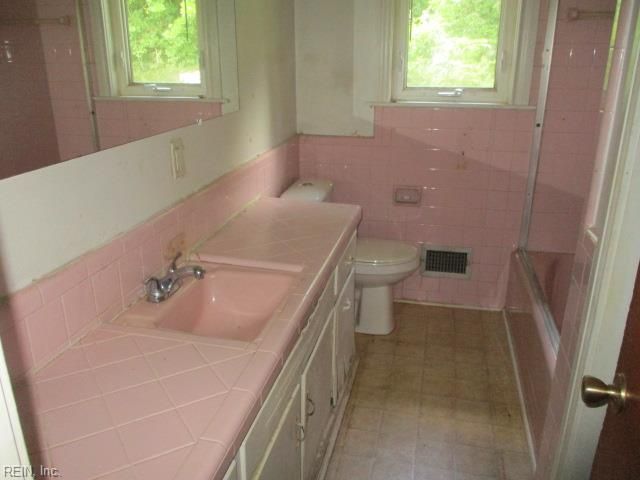 4052 Sunkist RD, Chesapeake, VA 23321
