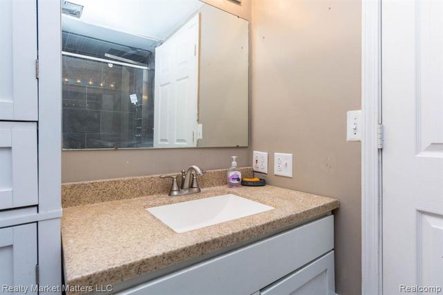 2543 Henry Road, Lapeer, MI 48446