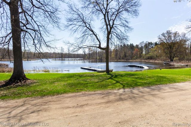 2543 Henry Road, Lapeer, MI 48446