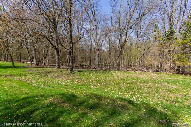 2543 Henry Road, Lapeer, MI 48446