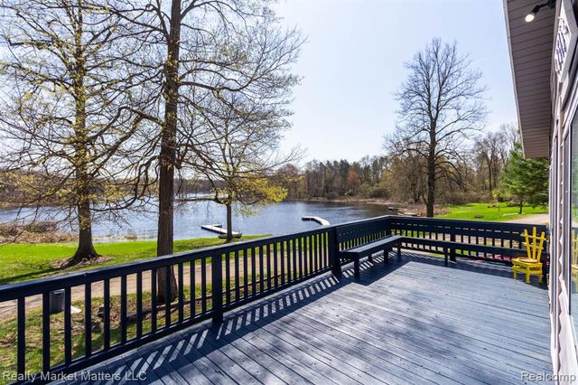 2543 Henry Road, Lapeer, MI 48446