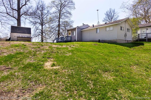 2543 Henry Road, Lapeer, MI 48446