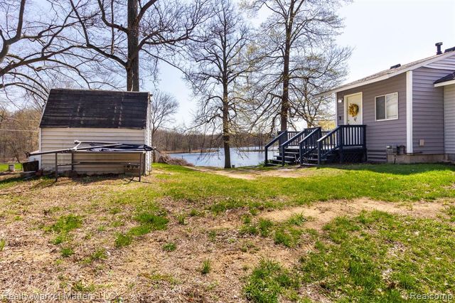 2543 Henry Road, Lapeer, MI 48446