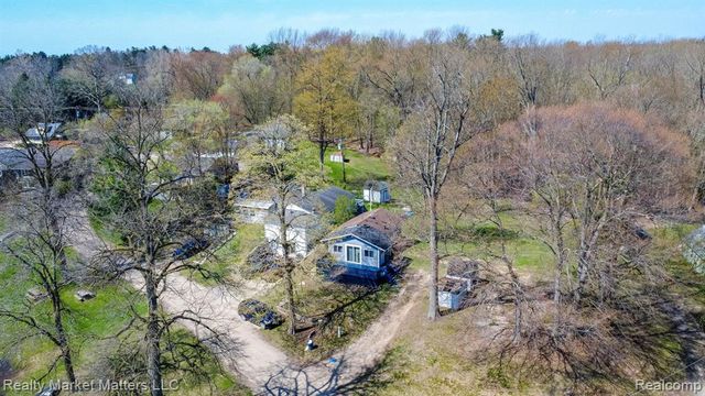 2543 Henry Road, Lapeer, MI 48446