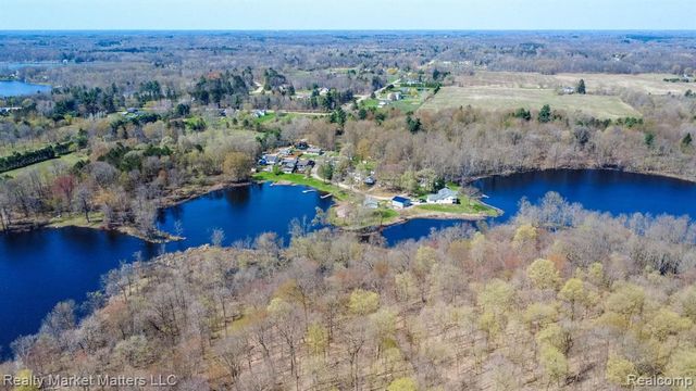 2543 Henry Road, Lapeer, MI 48446