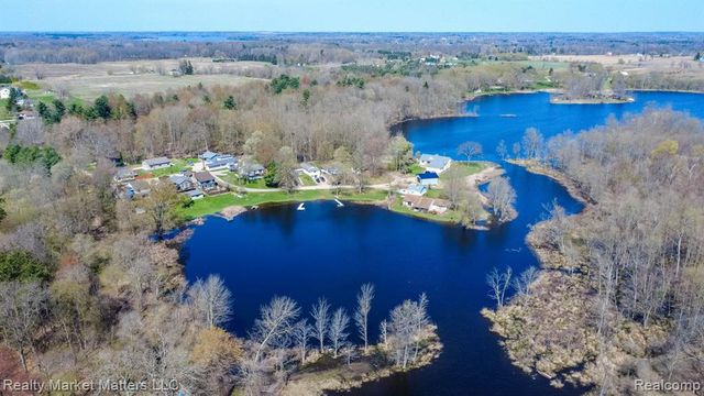 2543 Henry Road, Lapeer, MI 48446