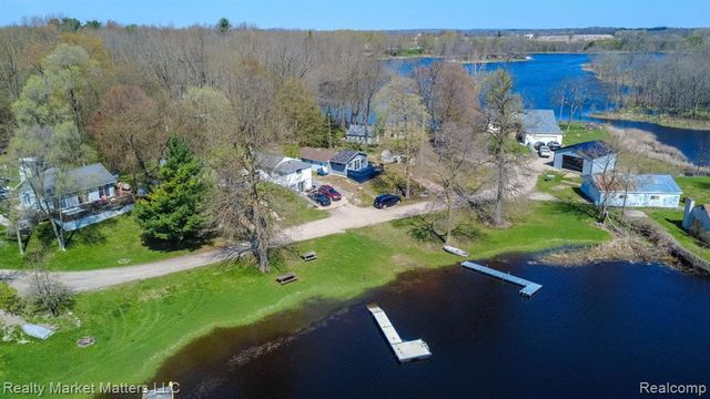 2543 Henry Road, Lapeer, MI 48446