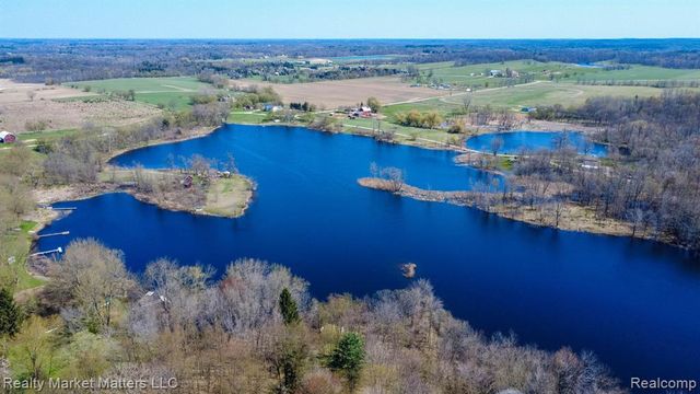 2543 Henry Road, Lapeer, MI 48446