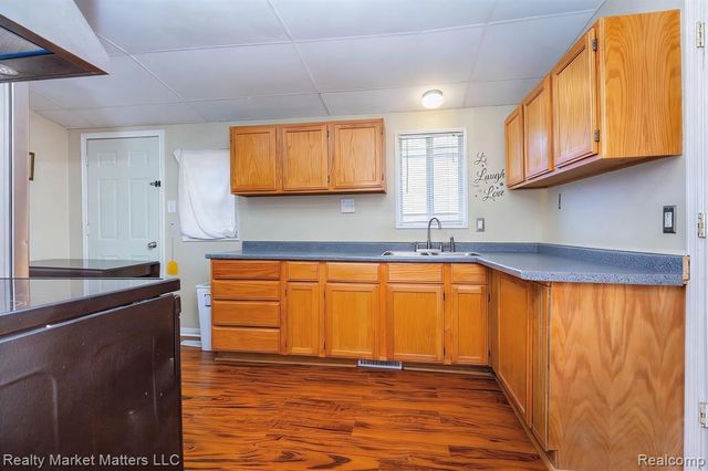 2543 Henry Road, Lapeer, MI 48446