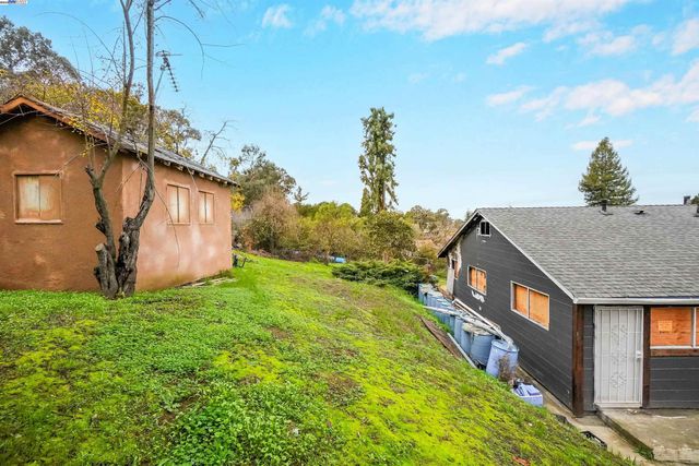 27449 Dobbel Ave, Hayward, CA 94542