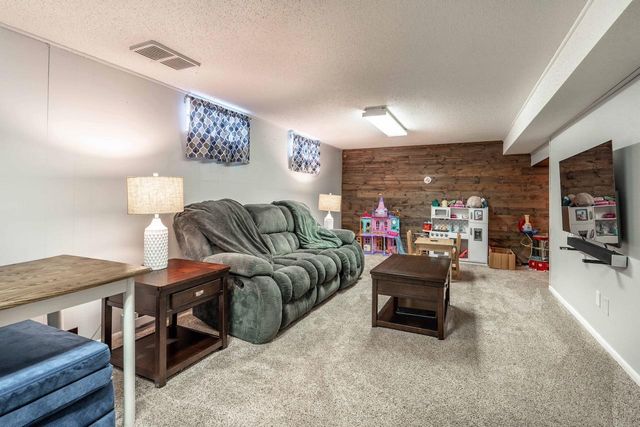 1810 5th Street S, Moorhead, MN 56560