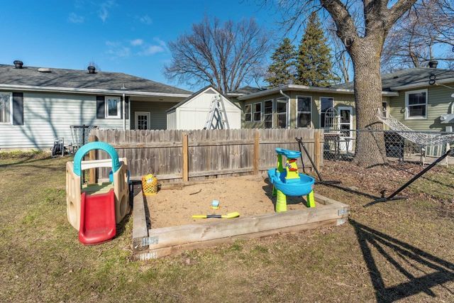 1810 5th Street S, Moorhead, MN 56560