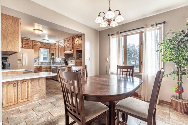 1810 5th Street S, Moorhead, MN 56560