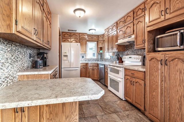 1810 5th Street S, Moorhead, MN 56560