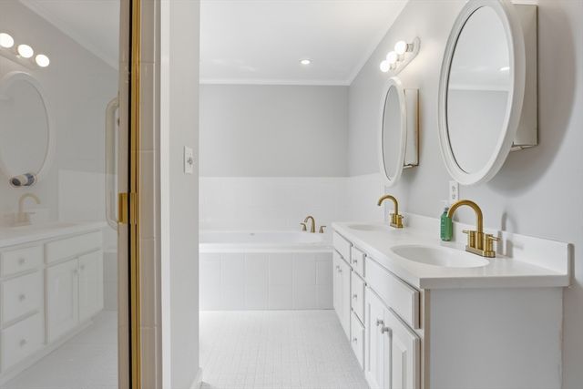 45 King St, Littleton, MA 01460