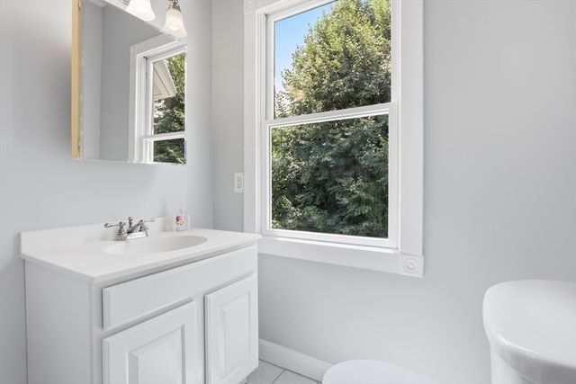 45 King St, Littleton, MA 01460