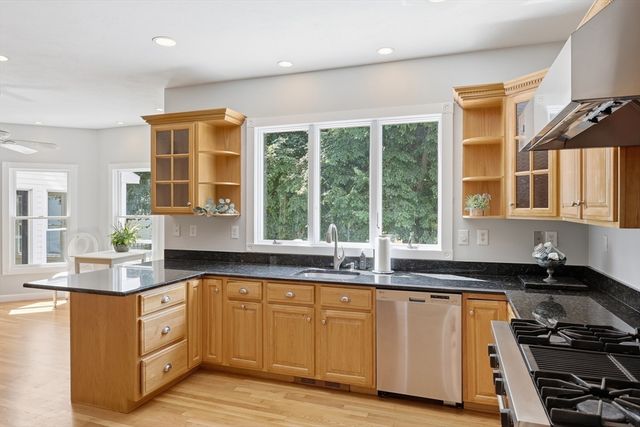 45 King St, Littleton, MA 01460