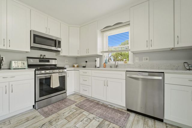 11917 N 470 E 6, Demotte, IN 46310