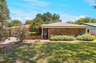6325 Llano Drive, Edgecliff Village, TX 76134
