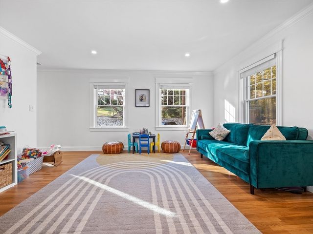 25 Falmouth Rd, Arlington, MA 02474