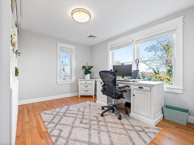 25 Falmouth Rd, Arlington, MA 02474