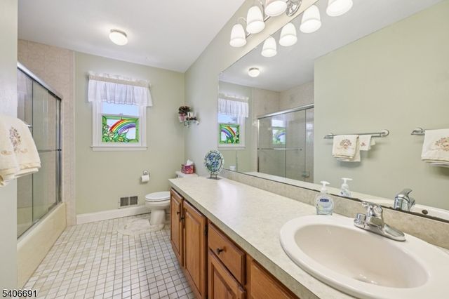 3 Agawam Dr, Wayne Twp., NJ 07470