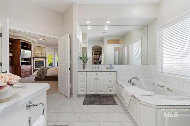 1776 E Handel St, Meridian, ID 83646