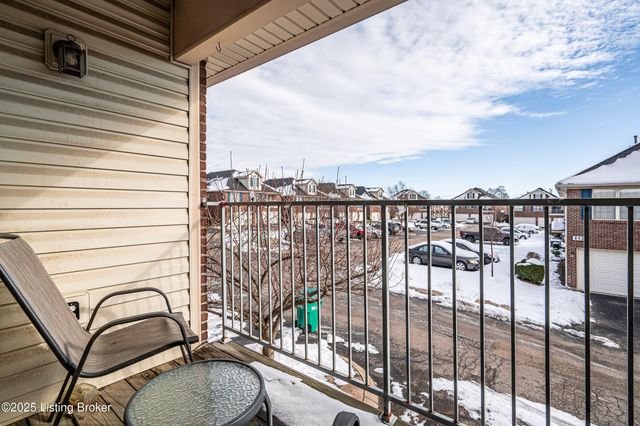 8432 Grand Trevi Dr, Louisville, KY 40228