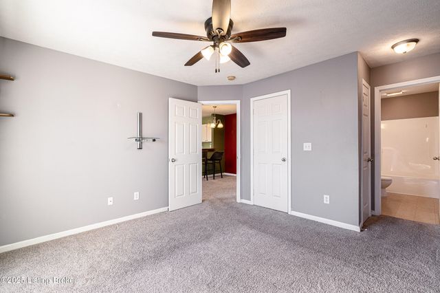 8432 Grand Trevi Dr, Louisville, KY 40228